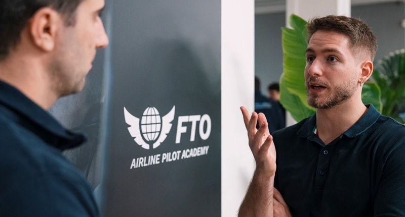 FTO Airline Pilot Academy in un momento di relazione con un aspirante pilota