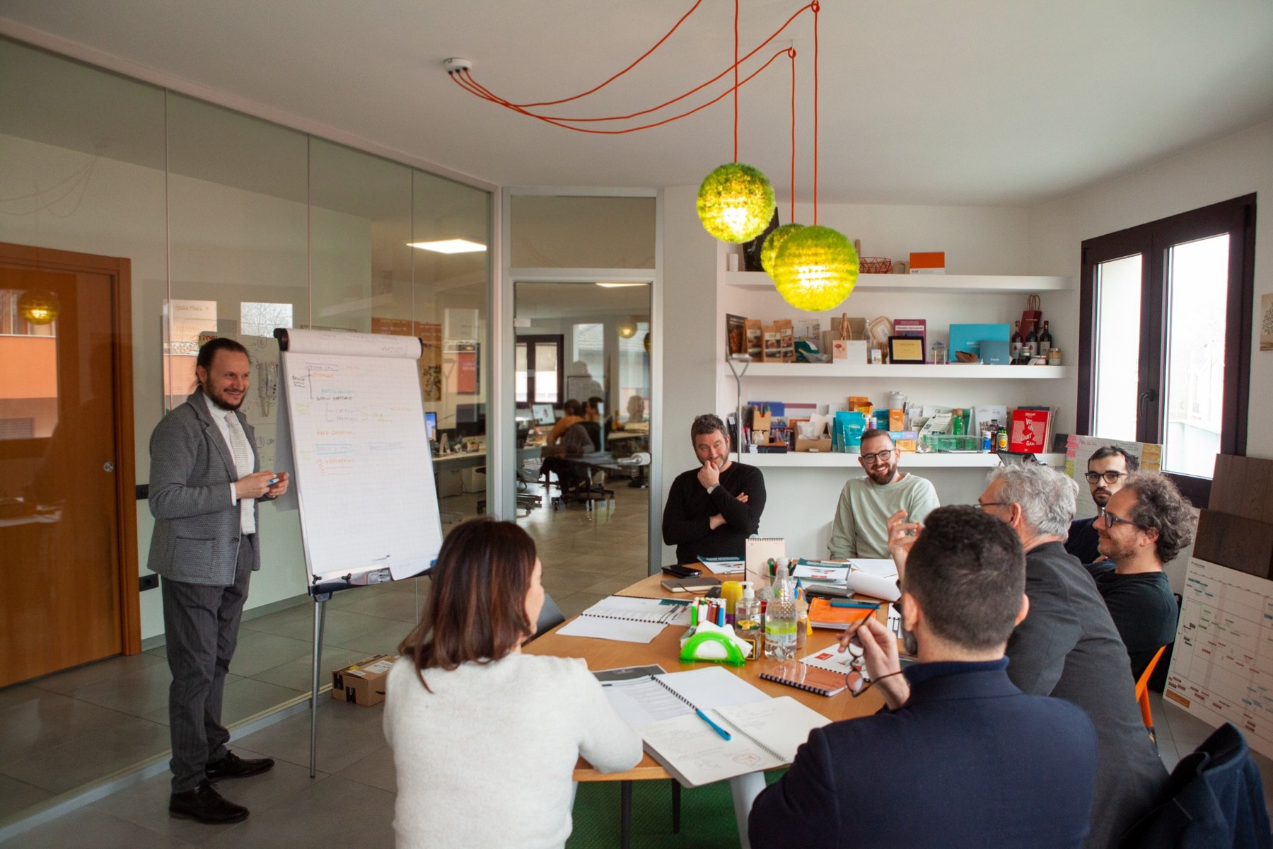 Workshop di posizionamento di brand con Samuel Gentile e un gruppo di clienti